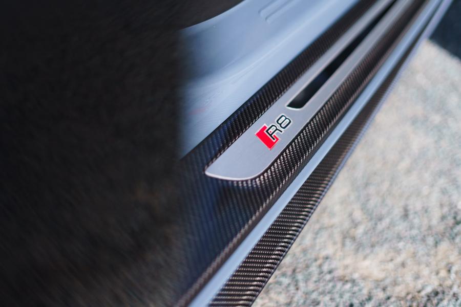 Детали интерьера Audi R8 V10 Performance 2019 года  (UK) (фото 118 из 136)
